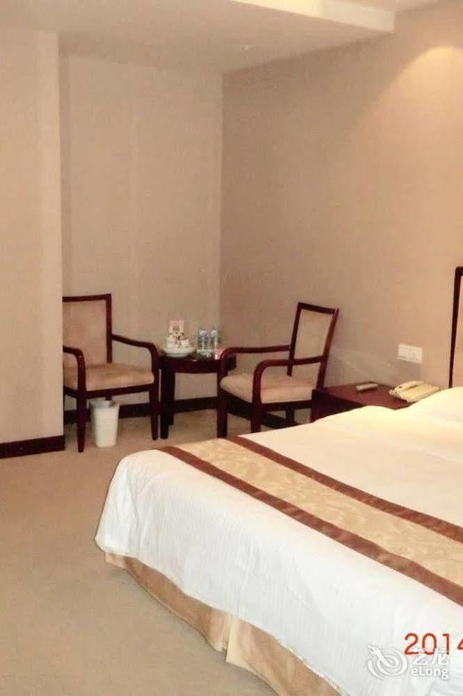 Wanyi Hotel Dongguan  Exterior photo